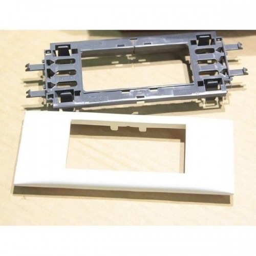 0148216 LEGRAND КЛИП-РАМКА 4М 80х105 65мм 010954