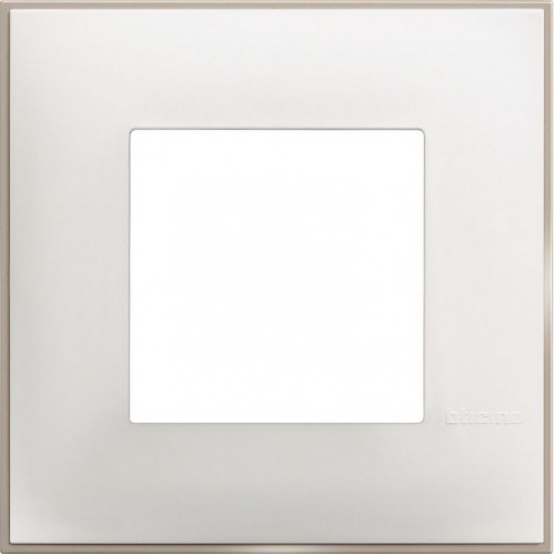 105000565 Bticino РАМКА-1 2М Classia БЯЛ САТЕН R4802WS LEGRAND